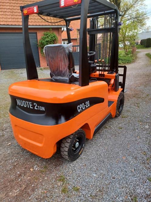 Mooie  nieuwe 2500 kg heftruk merk nuote prijs mim 8500euro, Tuin en Terras, Overkappingen, Nieuw, Ophalen of Verzenden