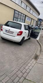 Te koop: Skoda Fabia 2014 – 1.2 Benzine – 5 Deuren, Auto's, Zwart, Leder en Stof, Wit, 5 deurs