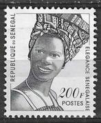 Senegal 1995 - Yvert 1178L - Elegante Senegalese (ZG), Timbres & Monnaies, Timbres | Afrique, Envoi, Non oblitéré