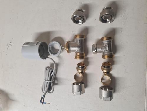 Aansluiting radiatoren, Doe-het-zelf en Bouw, Buizen en Afvoer, Nieuw, Ophalen