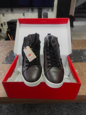Chaussures Lee Cooper pointure 40  beschikbaar voor biedingen