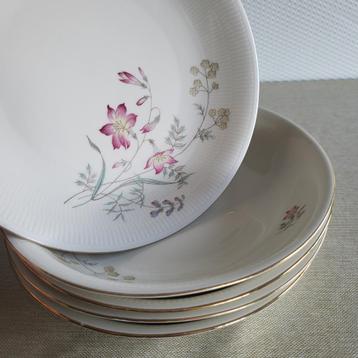 Vijf vintage porseleinen soep/spaghetti/salade borden beschikbaar voor biedingen
