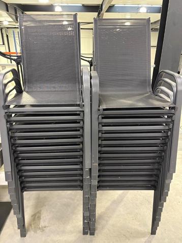 binnen- en buitentafels en stoelen voor cafe/brasserie beschikbaar voor biedingen