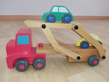 auto transporter (houten speelgoed) beschikbaar voor biedingen