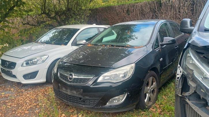Opel Astra j tekoop 2011 , start en rijd nog geen keuring, Auto's, Opel, Bedrijf, Astra, Diesel, Euro 5, 5 deurs, Handgeschakeld