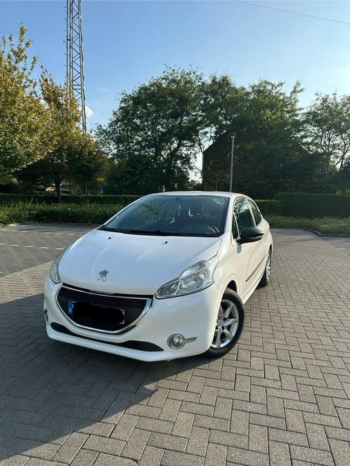 Peugeot 208 benzine, Auto's, Peugeot, Particulier, Bluetooth, Benzine, Euro 5, 4 deurs, Handgeschakeld, Wit, Zwart, Stof, Voorwielaandrijving