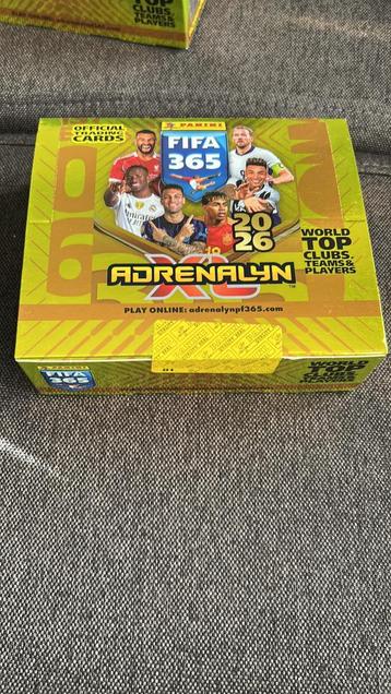Panini fifa 365 Adrenalyn 2026.  4 dozen met elk 24 zakjes beschikbaar voor biedingen