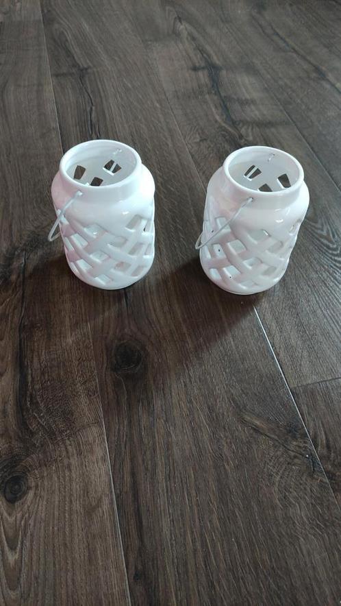 2 witte kandelaren, Huis en Inrichting, Woonaccessoires | Kandelaars en Kaarsen, Gebruikt, Kandelaar, Minder dan 25 cm, Overige materialen