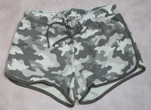 Camo short van Here & There (mt 158), Kinderen en Baby's, Kinderkleding | Maat 158, Zo goed als nieuw, Meisje, Broek, Ophalen of Verzenden