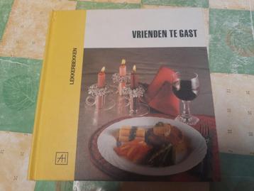 kookboek vrienden te gast vintage boek van artis historia 