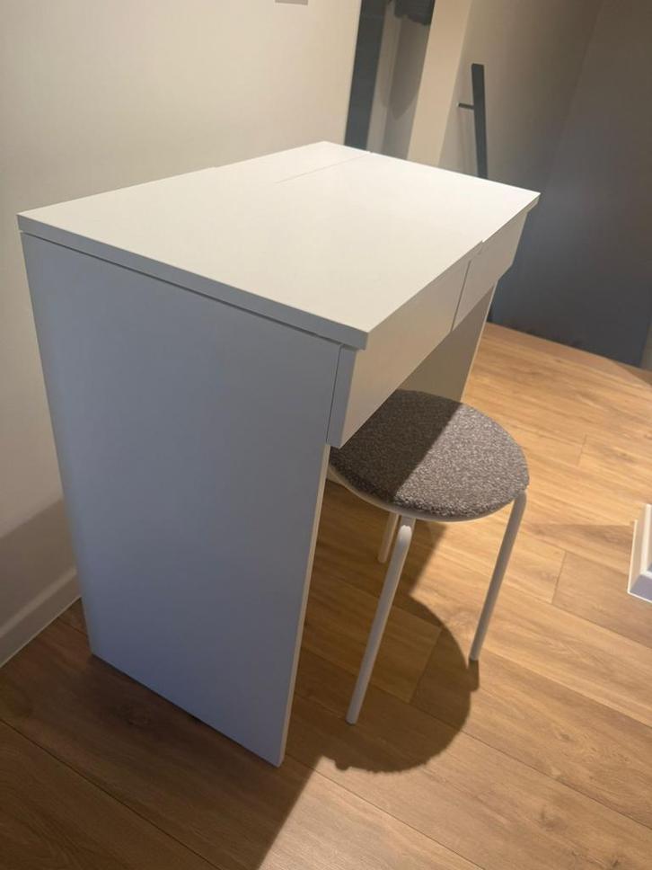 Kinderbureau met spiegel / opmaaktafel, Huis en Inrichting, Bureaus, Zo goed als nieuw, Bureau, Ophalen