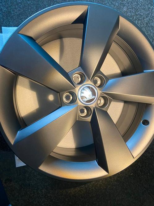 1 x Skoda 17 inch nieuwe matzwarte Prestige aluminium velg, Auto-onderdelen, Banden en Velgen, Nieuw, Ophalen