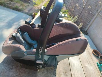 maxi Cosi + easy fix + beschermhoes met kussentje beschikbaar voor biedingen