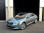 Superb 1.8TFSI 180PK Memory Leder Camera Carplay 19" TrekH, Auto's, Skoda, Voorwielaandrijving, 4 deurs, Euro 6, Alcantara