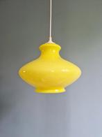 Vintage gele opaline hanglamp, jaren 70, Ophalen of Verzenden, Gebruikt, Glas, Vintage