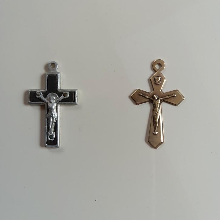 2 vintage kruishangertjes, Antiquités & Art, Antiquités | Objets religieux, Enlèvement ou Envoi