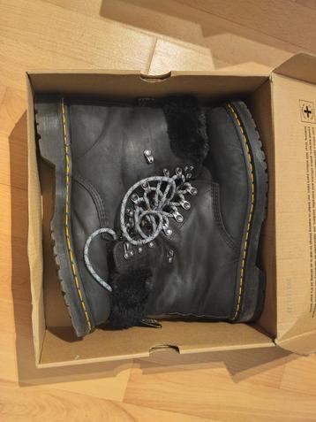 Dr. Martens Airwair man nr. 43 beschikbaar voor biedingen