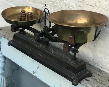 antieke weegschaal max. 10 kg incl. gewichtjes beschikbaar voor biedingen