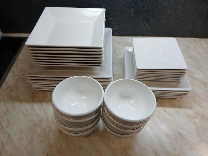 Vaisselle Oxford écru 39 pièces à vendre, Maison & Meubles, Cuisine | Vaisselle, Assiettes(s), Enlèvement