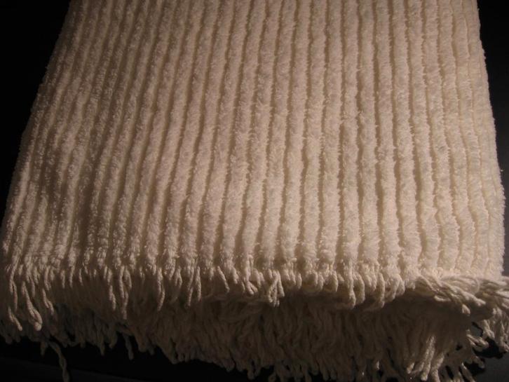 Gebrokenwit geribde 1-persoonsbedsprei., Huis en Inrichting, Slaapkamer | Beddengoed, Zo goed als nieuw, Ophalen of Verzenden