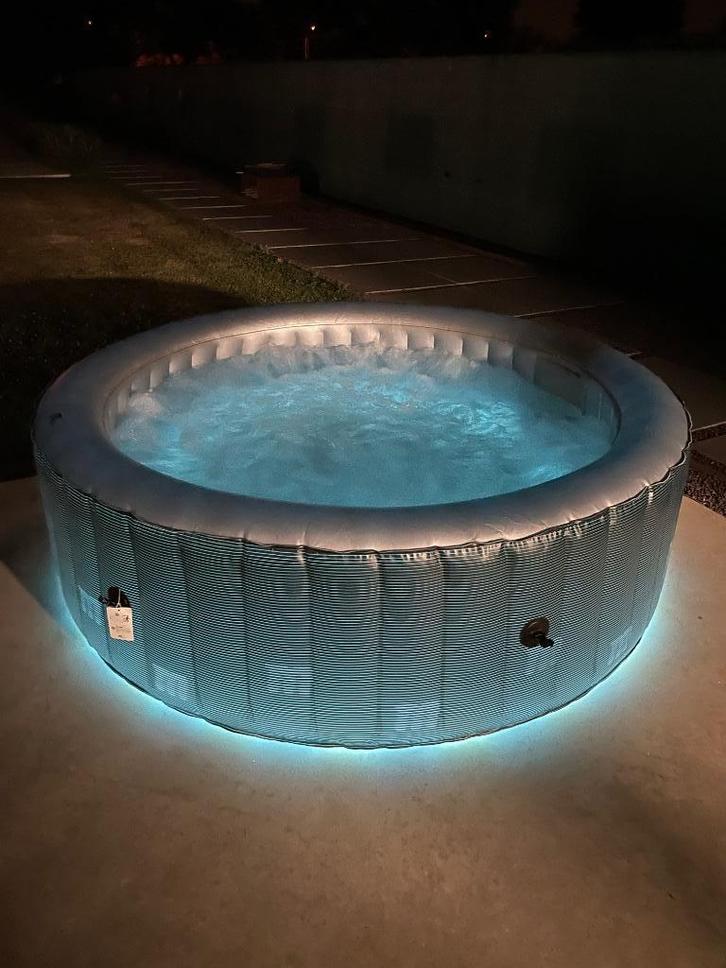 Ronde opblaasbare spa MSPA voor 6 personen met LED, Tuin en Terras, Bubbelbaden en Hottubs, Zo goed als nieuw, Opblaasbaar, Afdekzeil