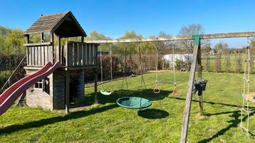 Houten speelhuisje met verschillende schommels, Kinderen en Baby's, Speelgoed | Buiten | Speeltoestellen, Ophalen, Gebruikt, Overige typen