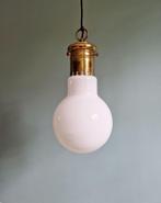 Bolvormige suspensie in witte opaline en messing, Ophalen of Verzenden