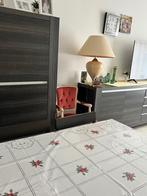 Volledige eetkamer met grote kasten, grote tafel met stoelen, Huis en Inrichting, Ophalen, Zo goed als nieuw, 6 tot 8 stoelen