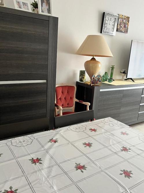 Volledige eetkamer met grote kasten, grote tafel met stoelen, Huis en Inrichting, Complete eetkamers, Zo goed als nieuw, 6 tot 8 stoelen