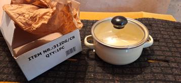 15 mini soepketeltjes beschikbaar voor biedingen