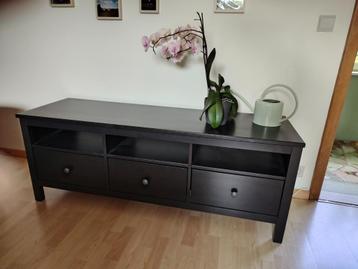 Mooie lage kast met 3 schuiven beschikbaar voor biedingen