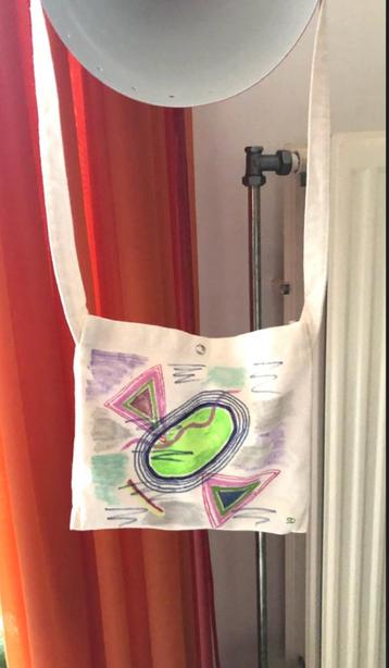 Small tote bag with unique design NEW, Handtassen en Accessoires, Tassen | Damestassen, Ophalen of Verzenden, Nieuw, Beige, Shopper