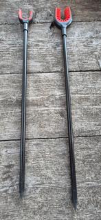 2 hengelsteunen, Ophalen