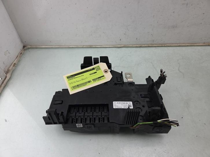 BOITIER FUSIBLES Sprinter 3,5t (907.6 / 910.6), Autos : Pièces & Accessoires, Électronique & Câbles, Mercedes-Benz, Utilisé