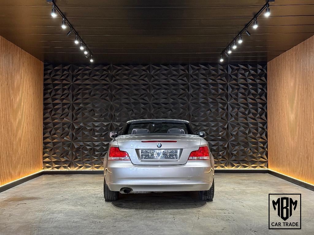 ✅ BMW 118 i 12 Maanden GARANTIE LCI Facelift Airco Xenon, Auto's, BMW, Voorwielaandrijving, 1995 cc, Zwart, 4 cilinders