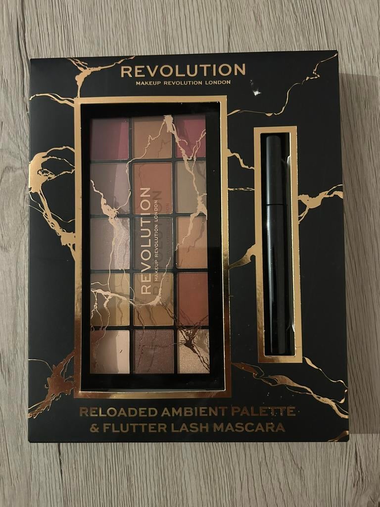 Revolution make up, Enlèvement ou Envoi, Comme neuf