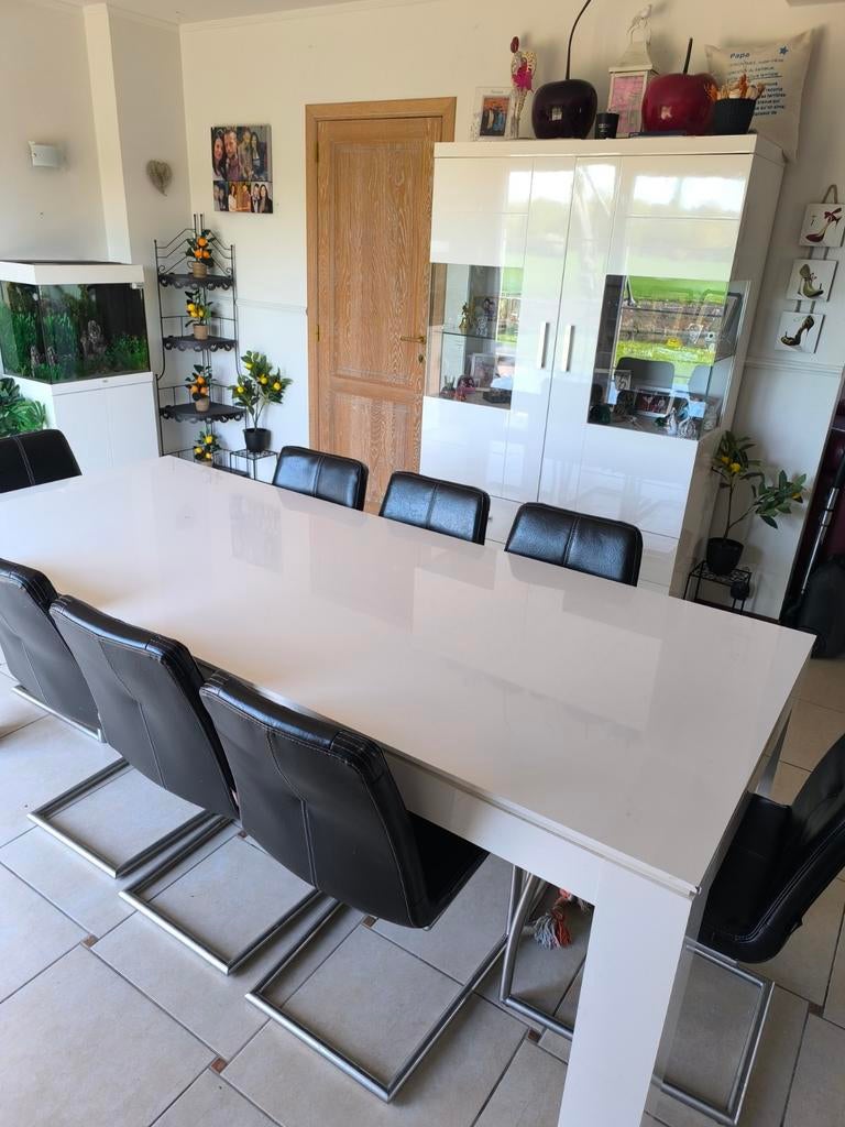 Magnifique salle a manger moderne (solide) prix fixe 500euro, Maison & Meubles, Tables | Tables à manger, Enlèvement