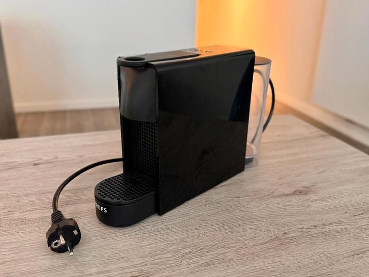 Nespresso Essenza Mini XN1108 Zwart, Elektronische apparatuur, Koffiezetapparaten, Gebruikt, Koffiepads en cups, Espresso apparaat