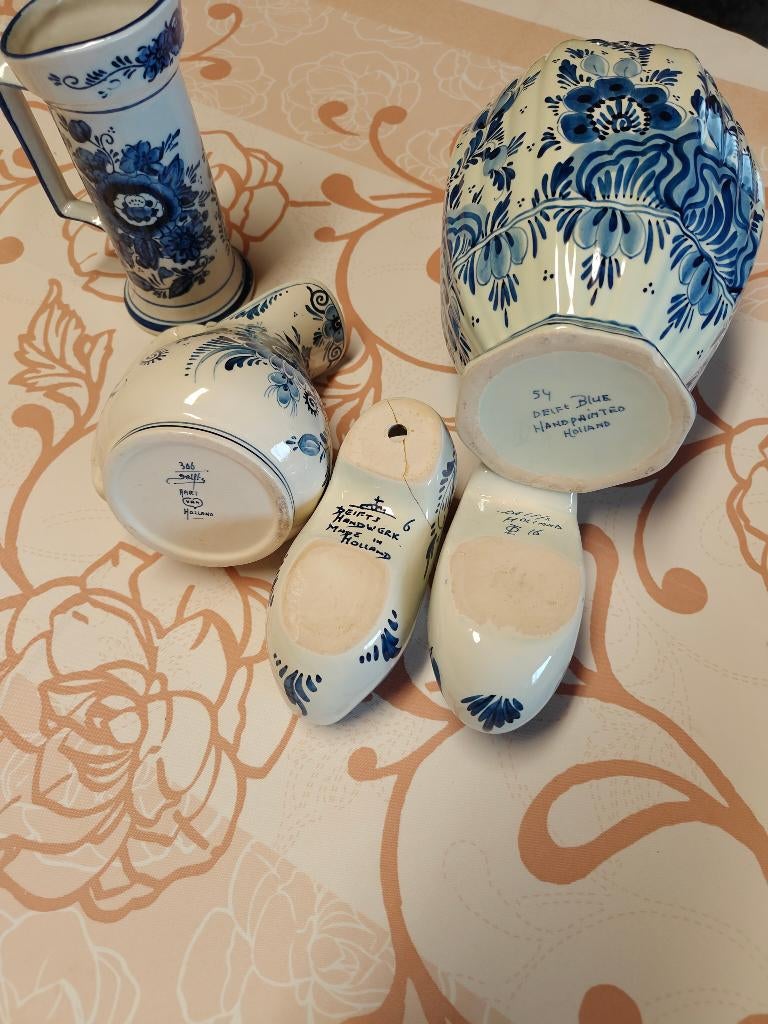 Delfts blauwe vaasjes., Enlèvement