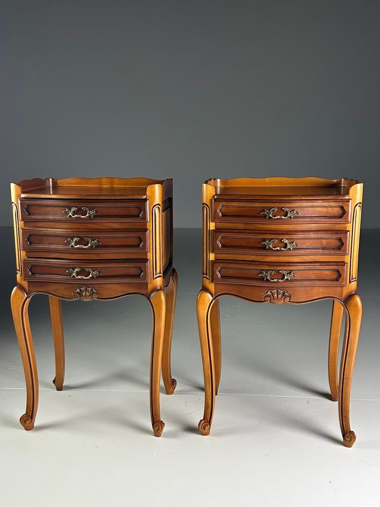 Set van twee vintage nachtkastjes midden 20e eeuw, Ophalen, Zo goed als nieuw, Hout