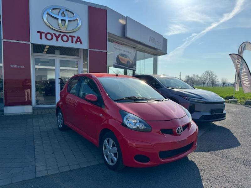 Toyota Aygo + Aygo 1,0 benzine VVT-i 5MT, Zwart, Handgeschakeld, 5 deurs, Metaalkleur