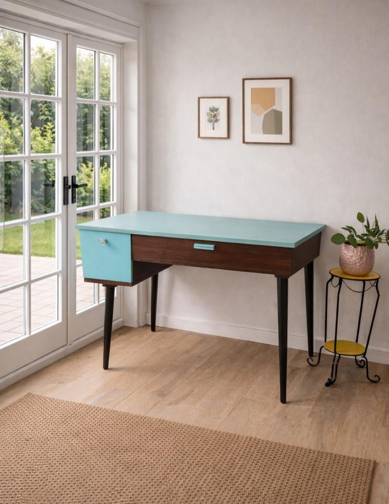 Vernieuwd vintage bureau, Huis en Inrichting, Bureaus, Vintage