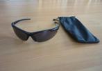 Zwarte brede zonnebril met hoes, Enlèvement ou Envoi, Lunettes de soleil