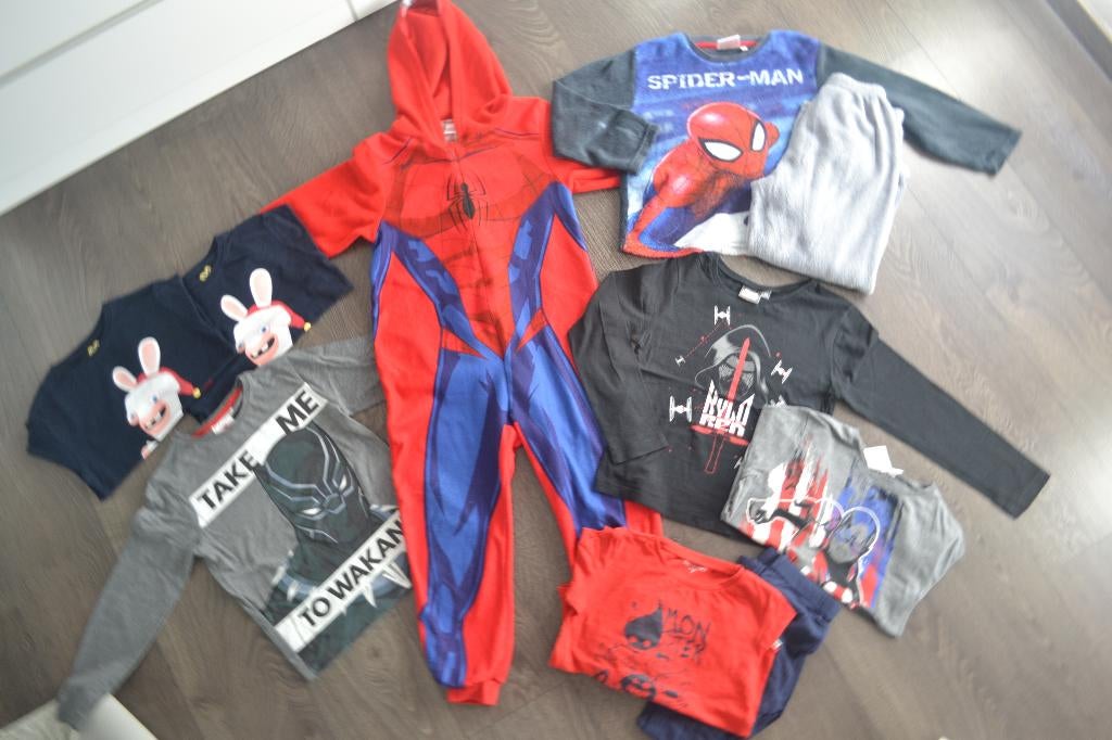 Lot vêtements garçon 8 ans: combi, t-shirts ... Spiderman, Enfants & Bébés, Vêtements enfant | Taille 128, Utilisé, Garçon, Vêtements de nuit ou Sous-vêtements