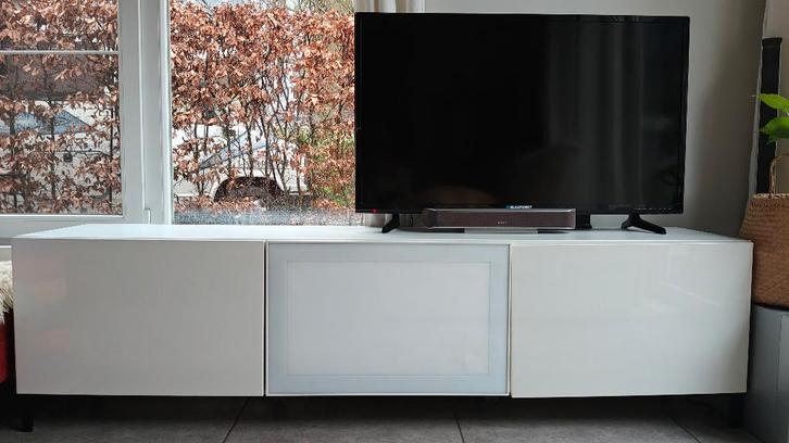 Tv meubel IKEA, Maison & Meubles, Armoires | Mobilier de télévision, Utilisé, Moins de 100 cm, 150 à 200 cm, 25 à 50 cm, Enlèvement
