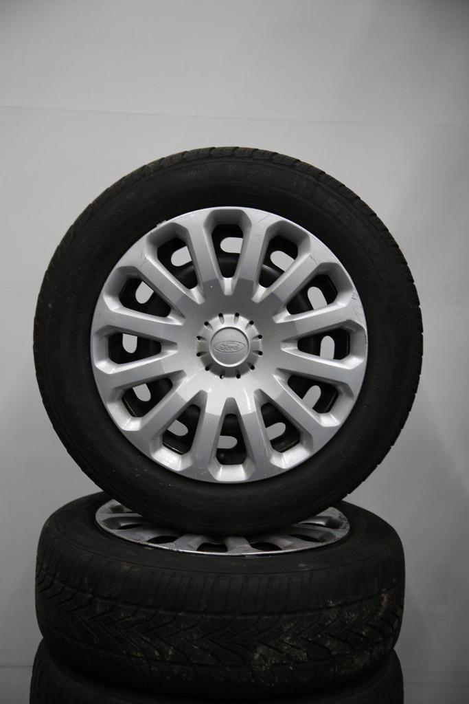 Winterbanden stalen velgen Ford Kuga, Auto-onderdelen, Banden en Velgen, Banden en Velgen, Winterbanden, 15 inch, 185 mm, Personenwagen