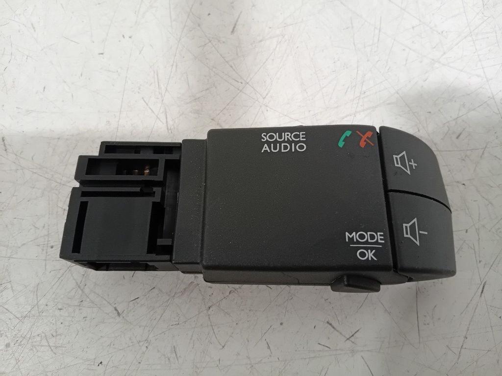 Radio bediening Dacia Sandero, Auto diversen, Autoradio's, Ophalen of Verzenden, Van der Ven Autorecycling B.V., Onderdelen@venauto.nl