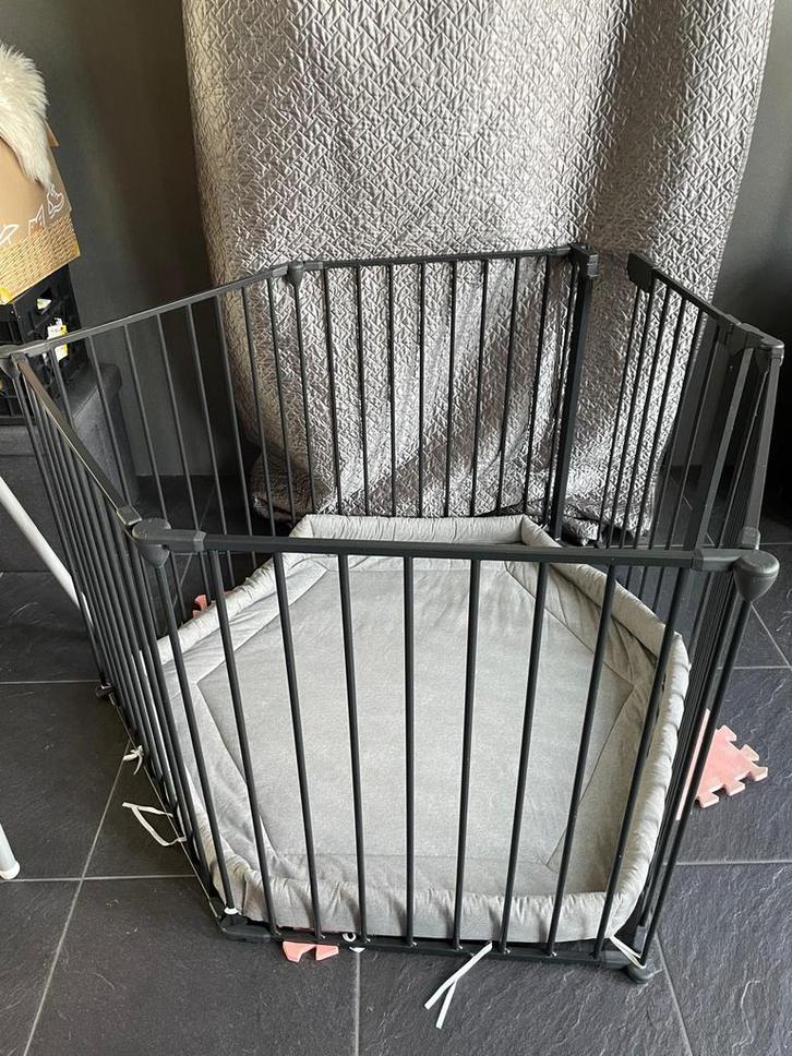 Zwarte metalen grondbox, Enfants & Bébés, Parcs, Comme neuf, Enlèvement