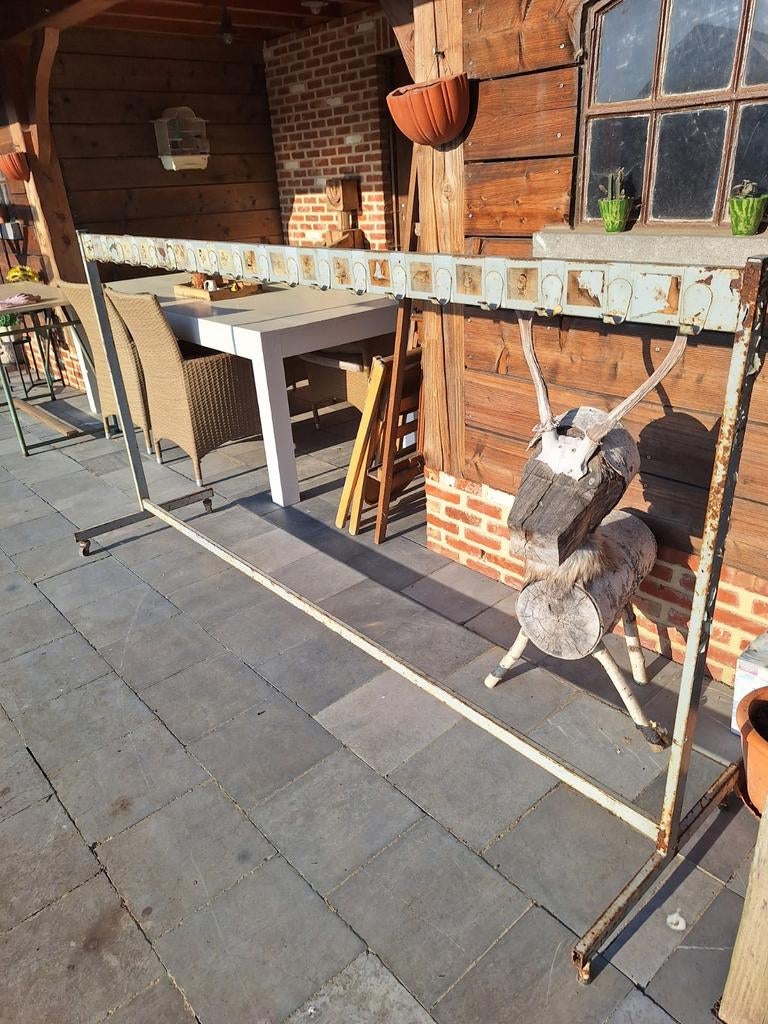 School kapstok, Ophalen