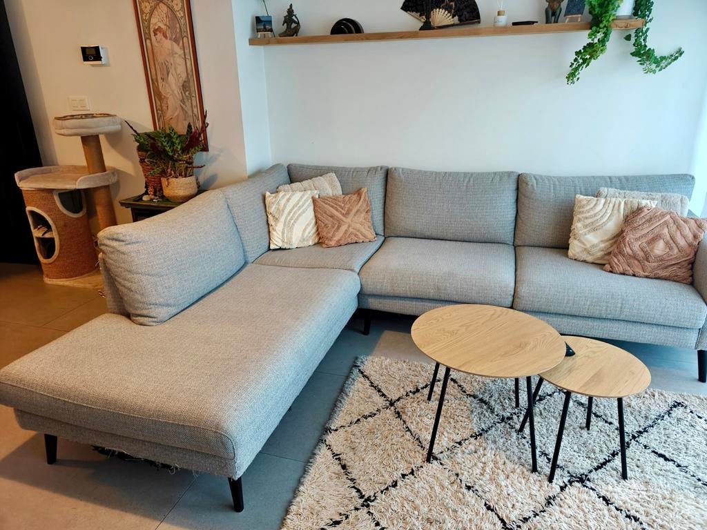 Mooie grijze hoeksalon, Ophalen